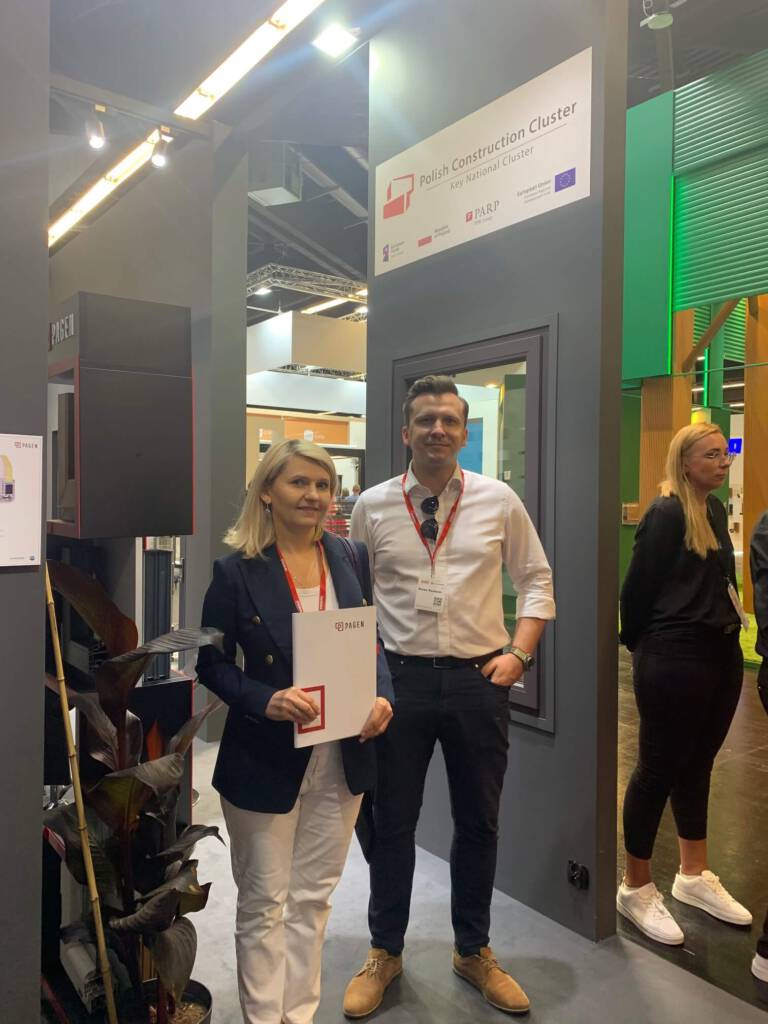 Ludzie pozujący do zdjęcia